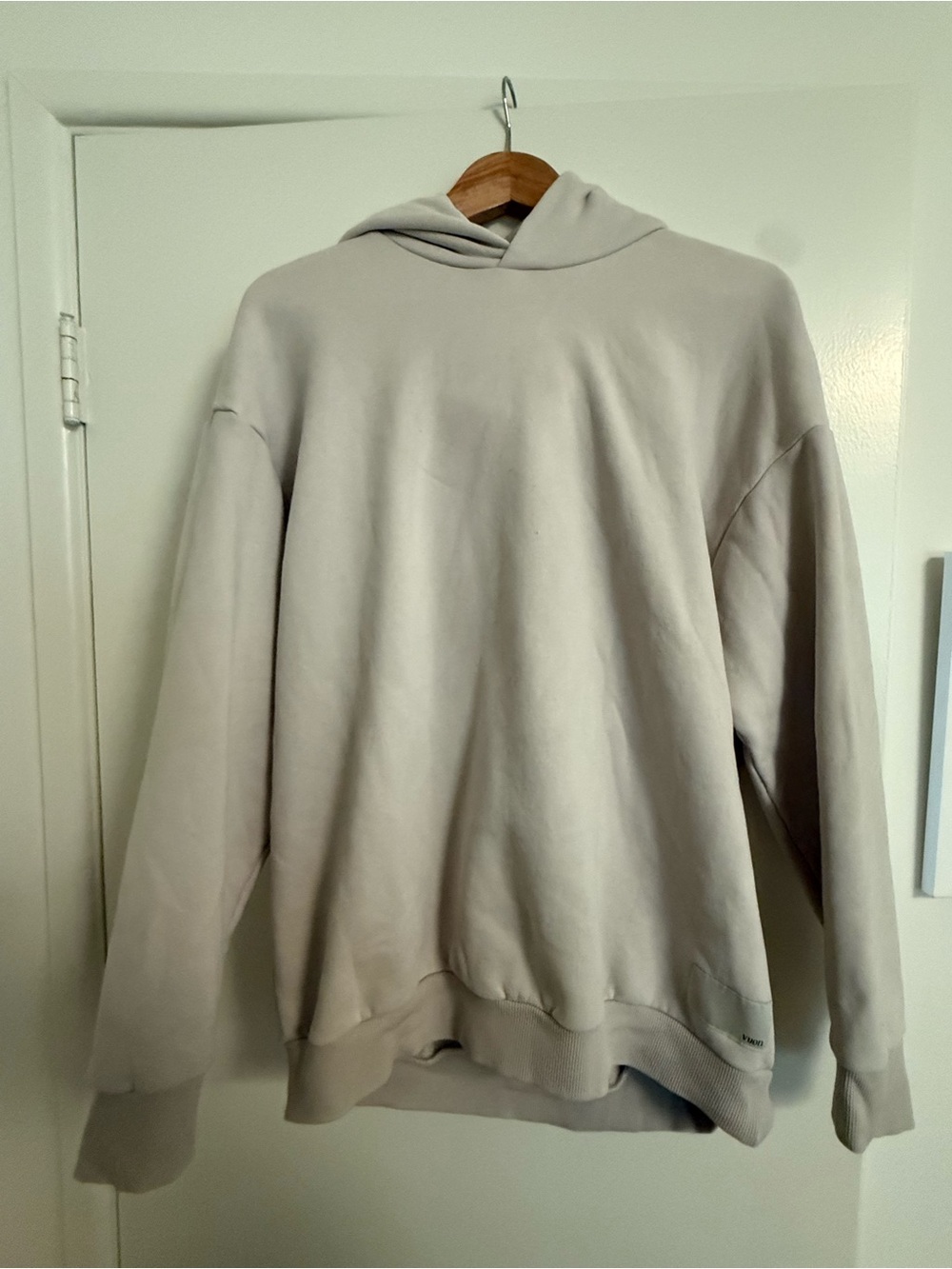 Vuori Women’s Light Beige/gray Crewneck Hoodie